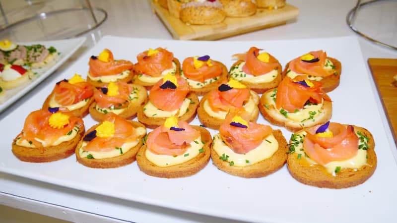Buffet froid traiteur Buffet froid traiteur — plateaux salés pour événement professionnel Paris