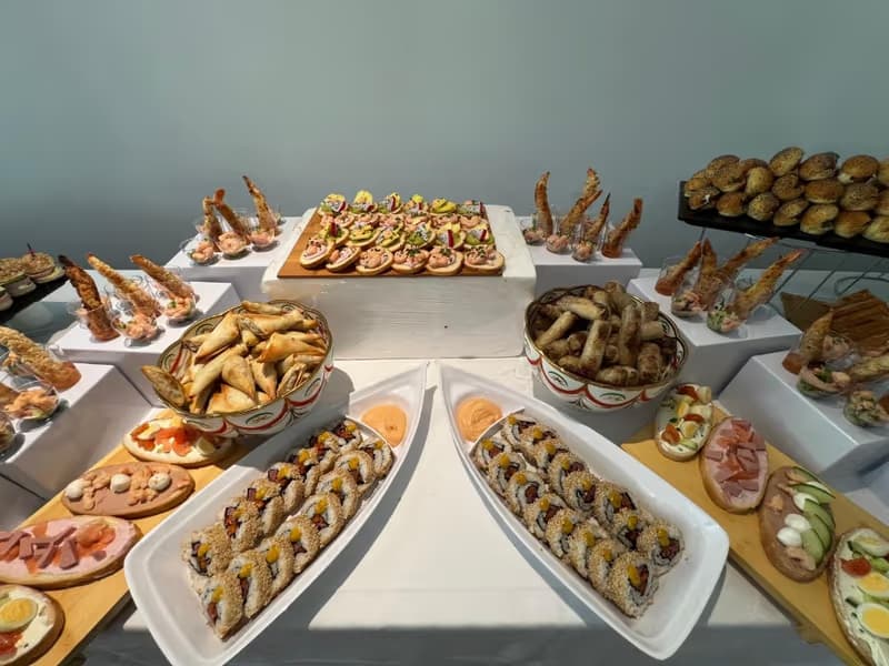 Cocktail dinatoire traiteur Paris Cocktail dinatoire traiteur Paris — pièces salées et présentation buffet