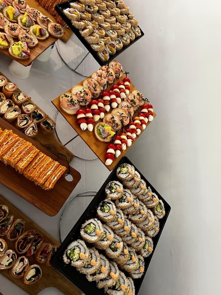 Mini sandwichs et bouchées traiteur pour buffet événementiel à Paris Mini sandwichs et bouchées traiteur pour buffet événementiel à Paris